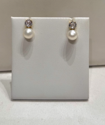 Caravanas bañadas en oro con perlas y circonias