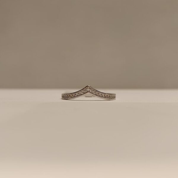 Anillo estilo Valentino con circonias