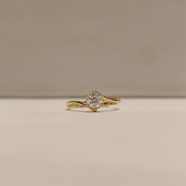 Anillo Cintillo con circonia y 6 grifas