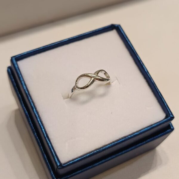 Anillo con símbolo de Infinito