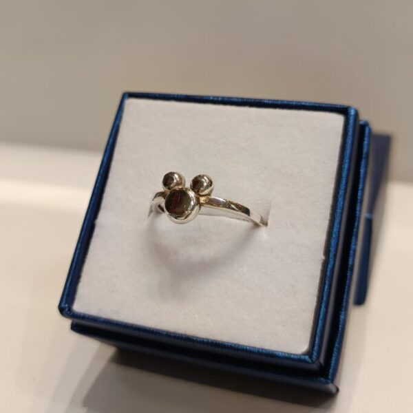 Anillo con forma de Mickey Mouse