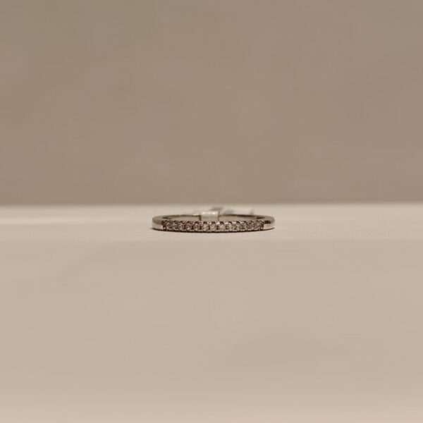 Anillo fino medio sin fin