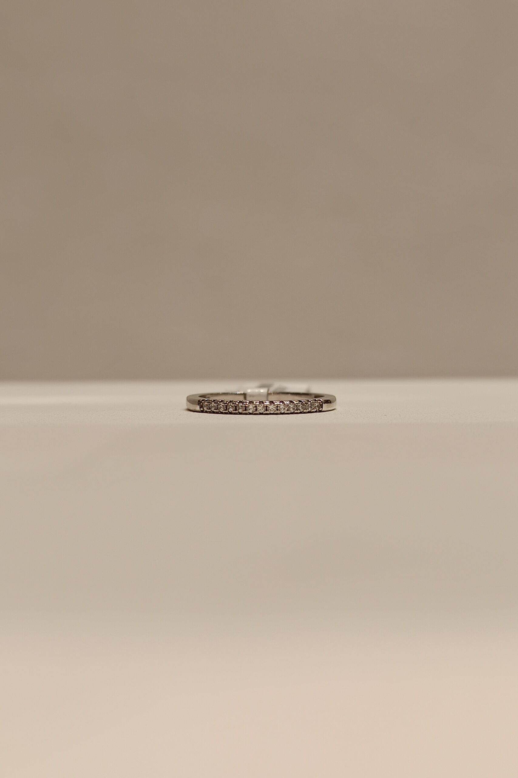 Anillo fino medio sin fin