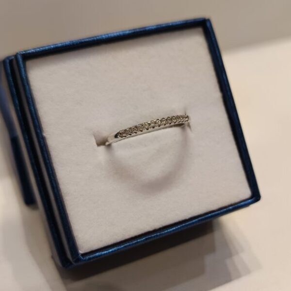 Anillo fino medio sin fin
