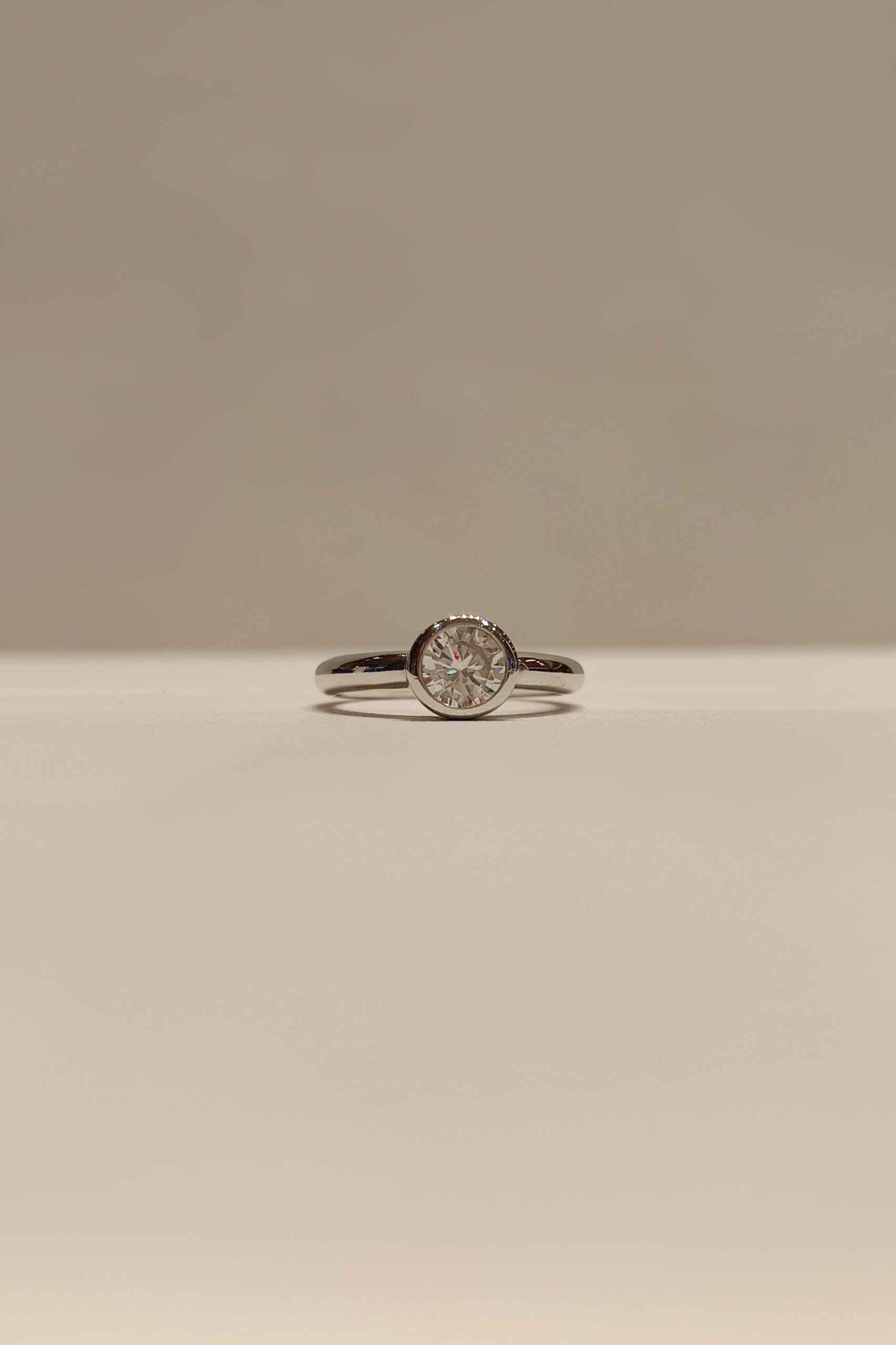 Anillo estilo Punto de Luz