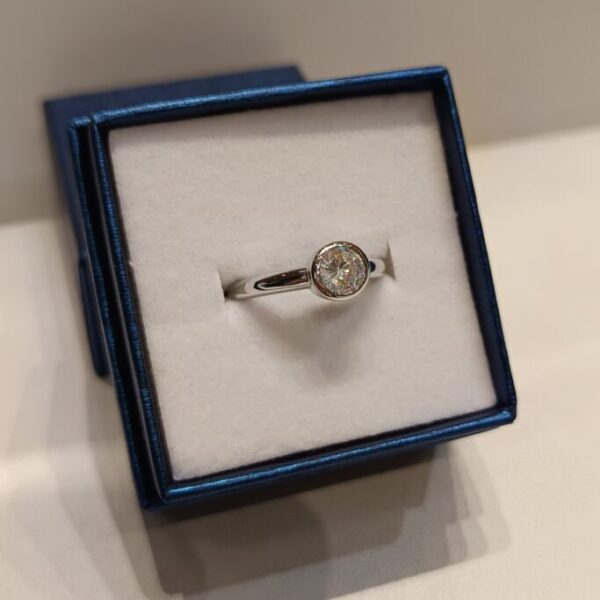 Anillo estilo Punto de Luz