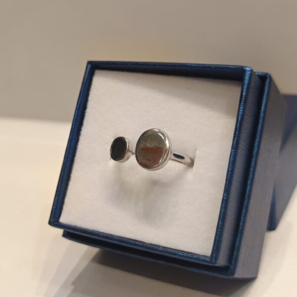 Anillo regulable con dos círculos de diferentes tamaños