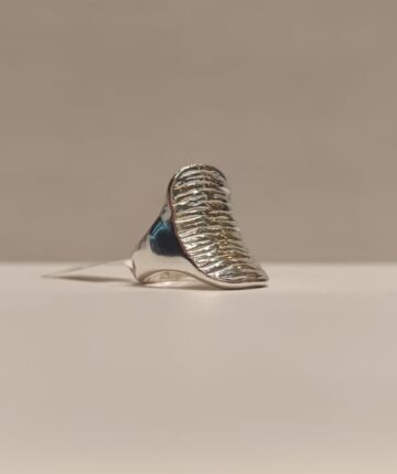 Anillo estilo rústico con textura
