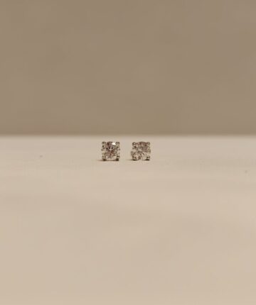 Caravanas con circonias de 4 mm y engarce de 4 puntas