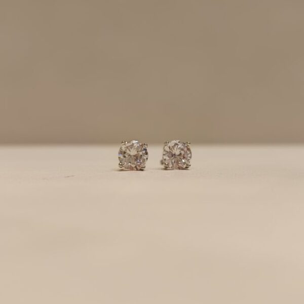 Caravanas con circonias de 6mm y engarce de 4 puntas