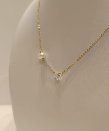 Conjunto con circonia en forma de corazón y perla